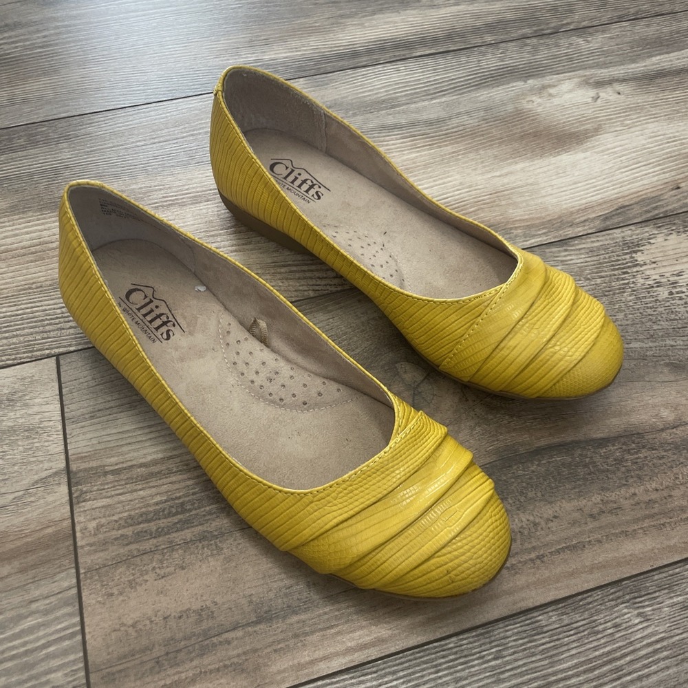 Cliffs By‎ White Mountain Yellow Flats - Clara Slip On Shoes Women's Size 8M